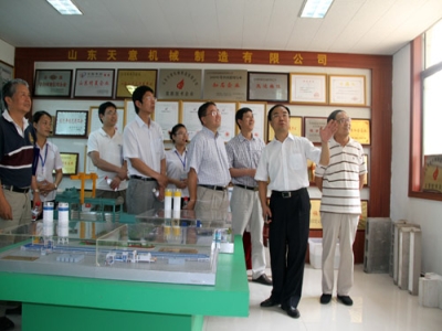 2012.7.28日山東天意兩項科技成果鑒定順利通過，北京領(lǐng)導(dǎo)專家，到我公司參觀指導(dǎo)