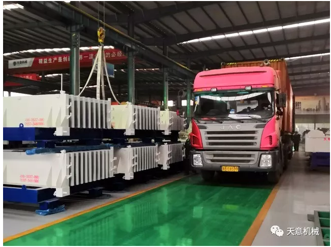 天意機(jī)械為柬埔寨客戶加工生產(chǎn)年產(chǎn)80萬(wàn)平方輕質(zhì)墻板生產(chǎn)線成功裝車啟運(yùn)！