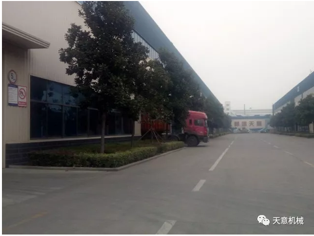 天意機(jī)械為柬埔寨客戶加工生產(chǎn)年產(chǎn)80萬(wàn)平方輕質(zhì)墻板生產(chǎn)線成功裝車啟運(yùn)！