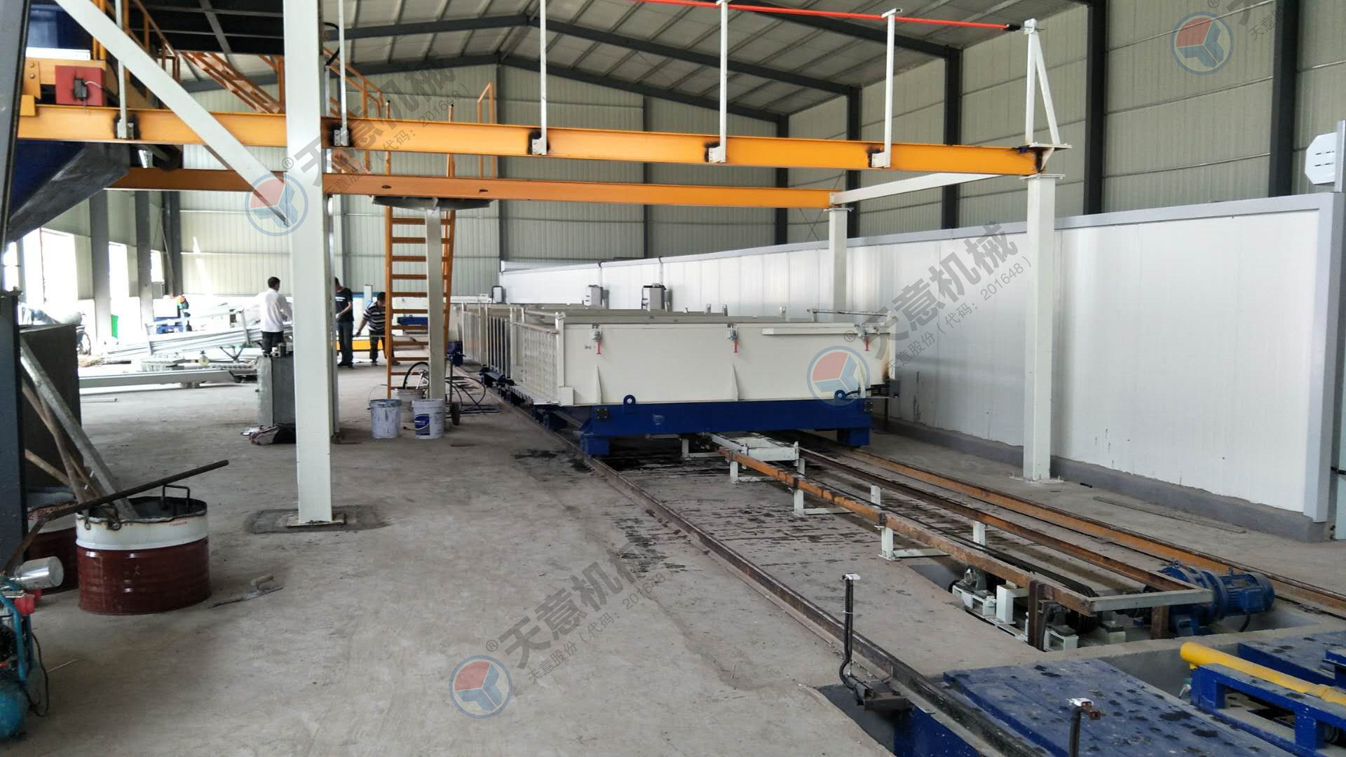 輕質(zhì)隔墻板設(shè)備自動(dòng)化程度高，產(chǎn)量大